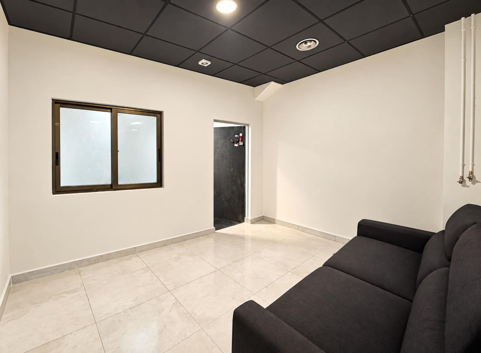 Erhverv til salg i Valencia by - € 270.000 (Ref: 10173890)