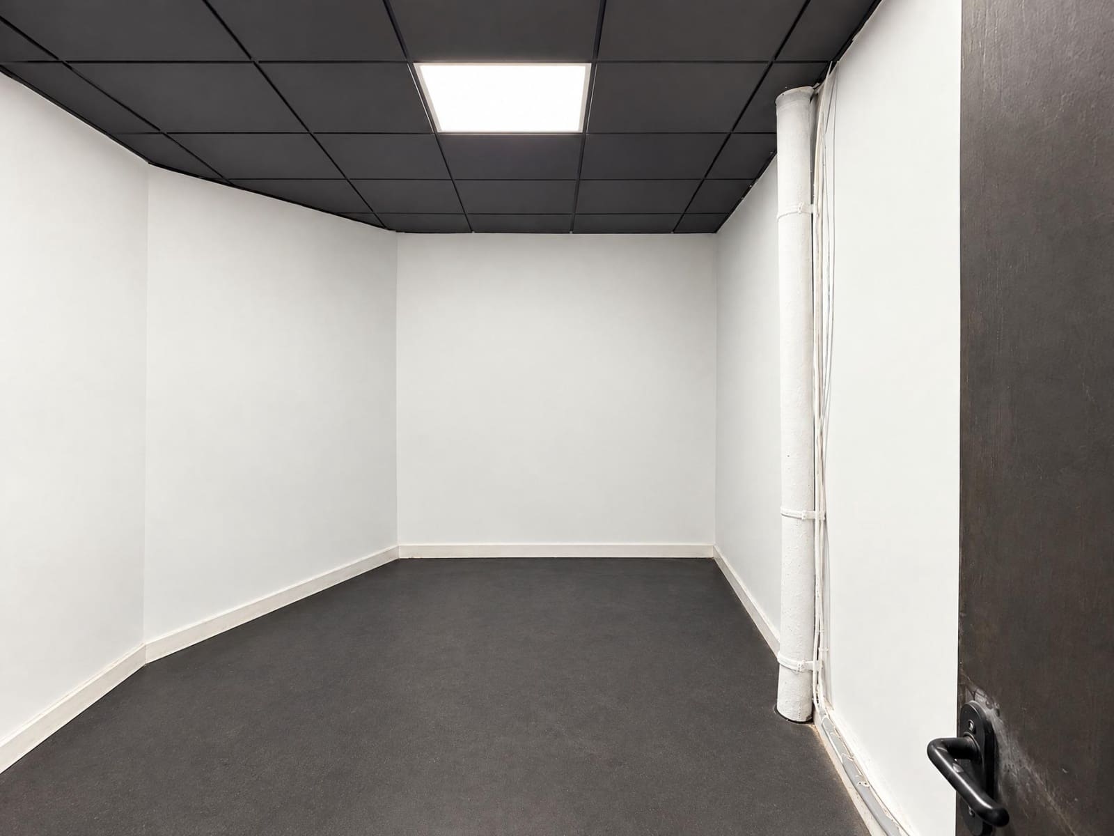 Erhverv til salg i Valencia by - € 270.000 (Ref: 10173890)