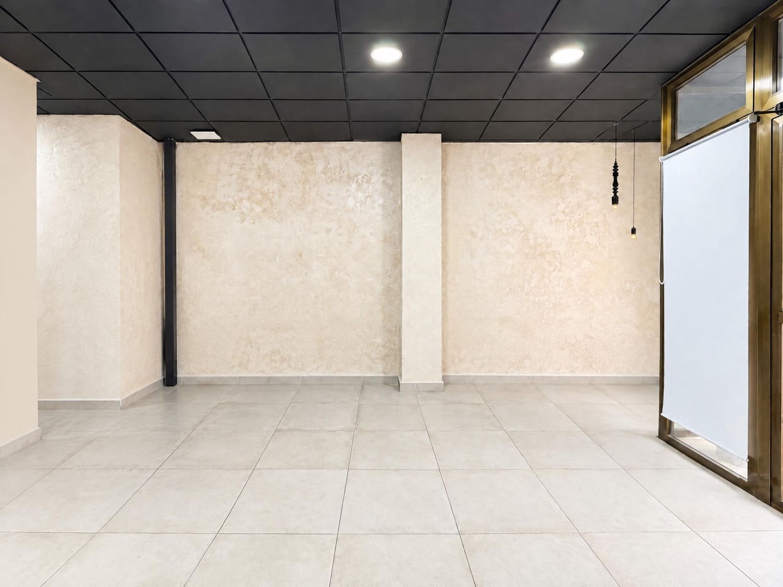Erhverv til salg i Valencia by - € 270.000 (Ref: 10173890)