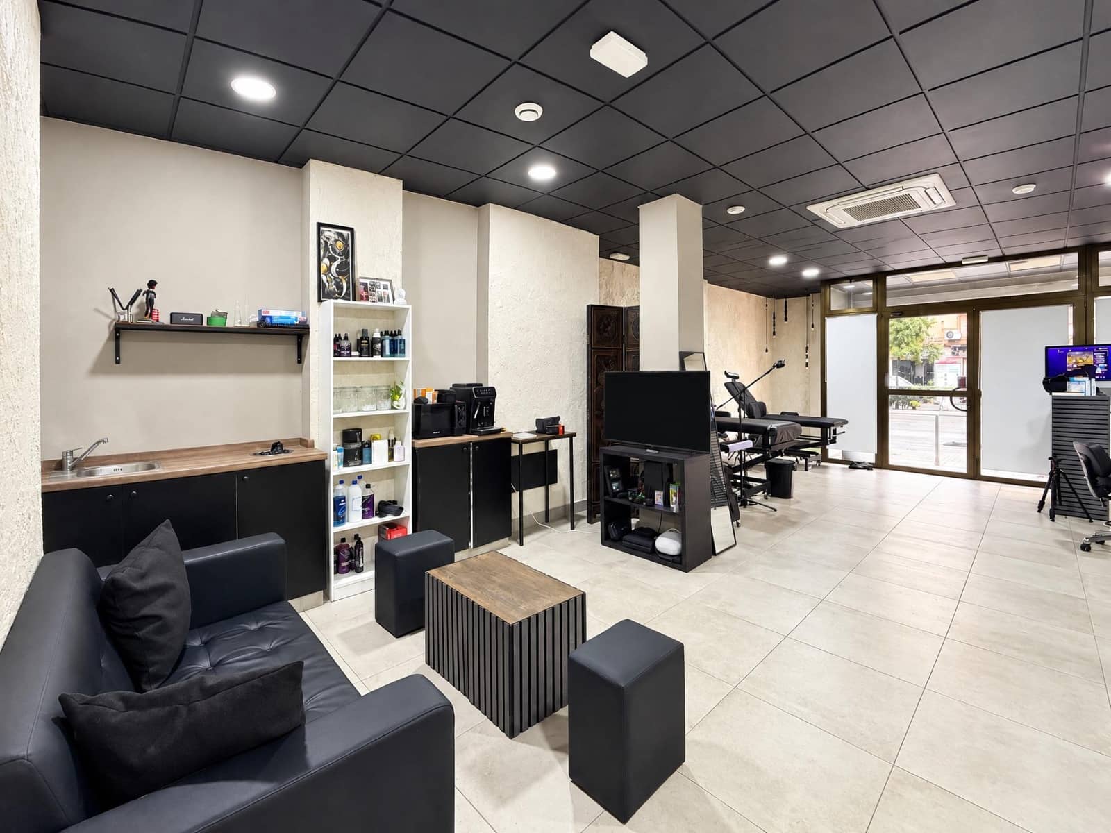 Erhverv til salg i Valencia by - € 270.000 (Ref: 10173890)