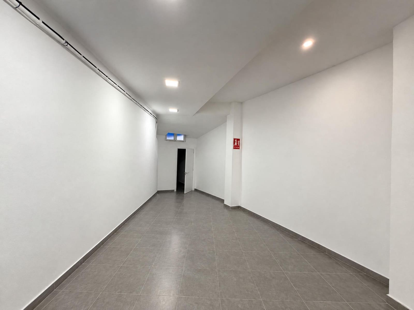 Erhverv til salg i Valencia by - € 270.000 (Ref: 10173890)