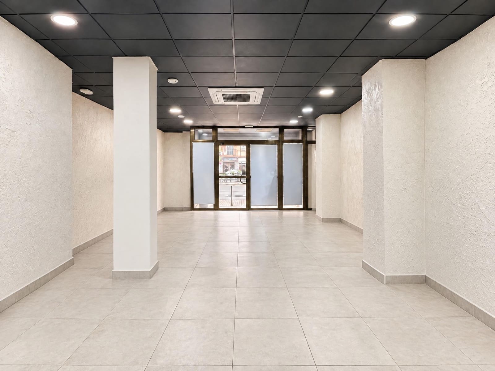 Erhverv til salg i Valencia by - € 270.000 (Ref: 10173890)