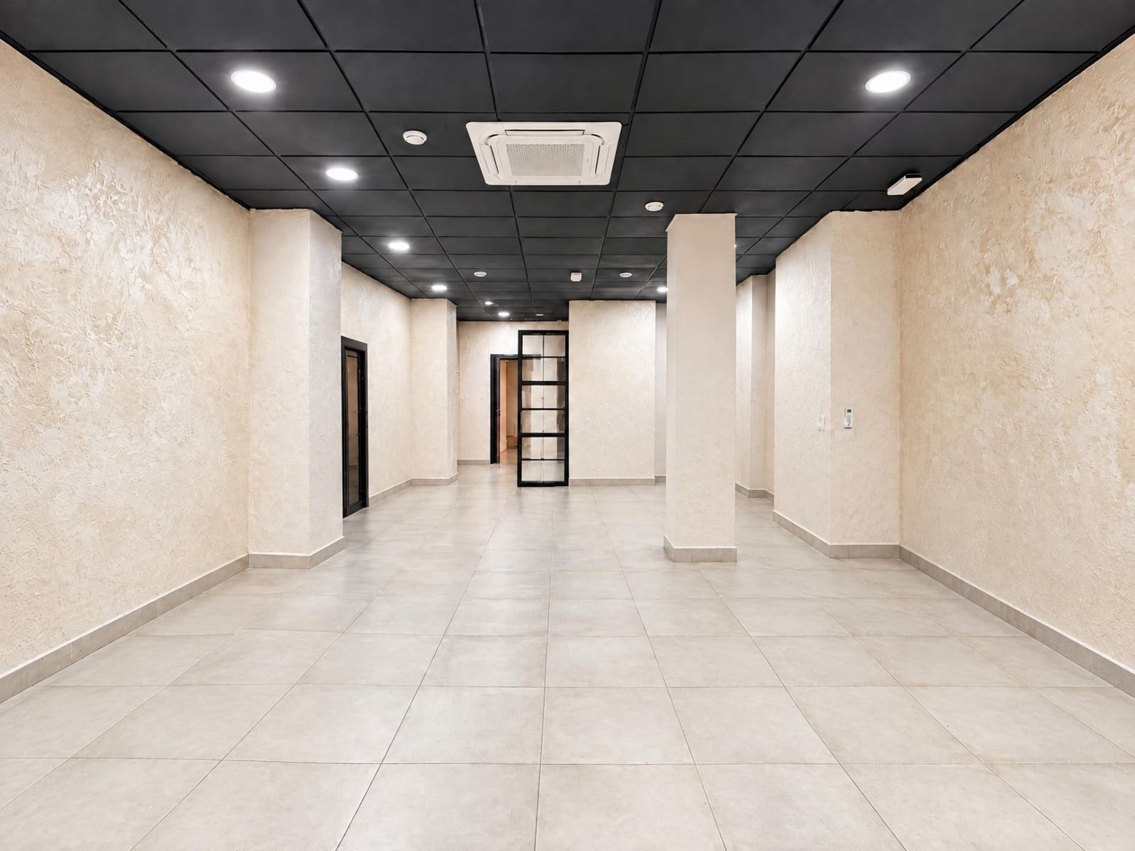 Erhverv til salg i Valencia by - € 270.000 (Ref: 10173890)