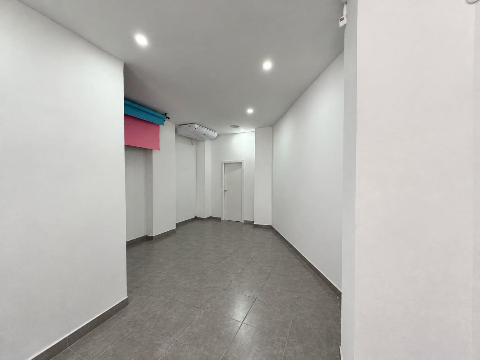 Erhverv til salg i Valencia by - € 270.000 (Ref: 10173890)
