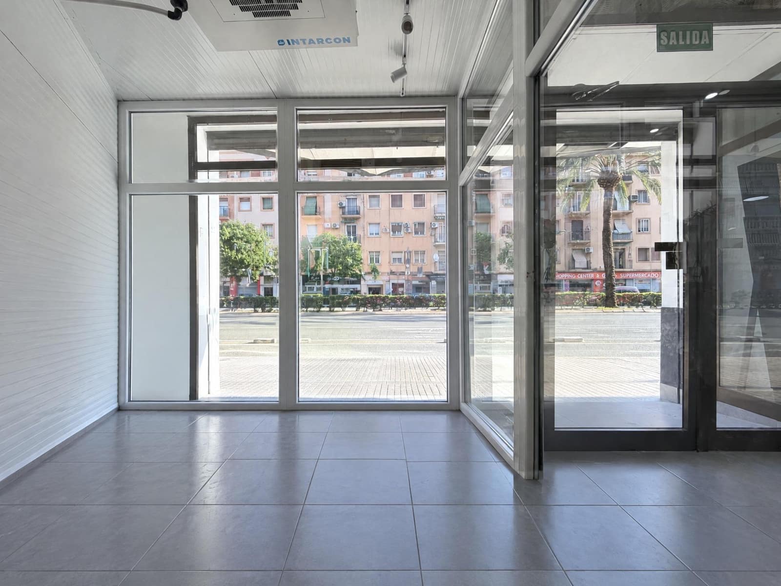 Erhverv til salg i Valencia by - € 270.000 (Ref: 10173890)