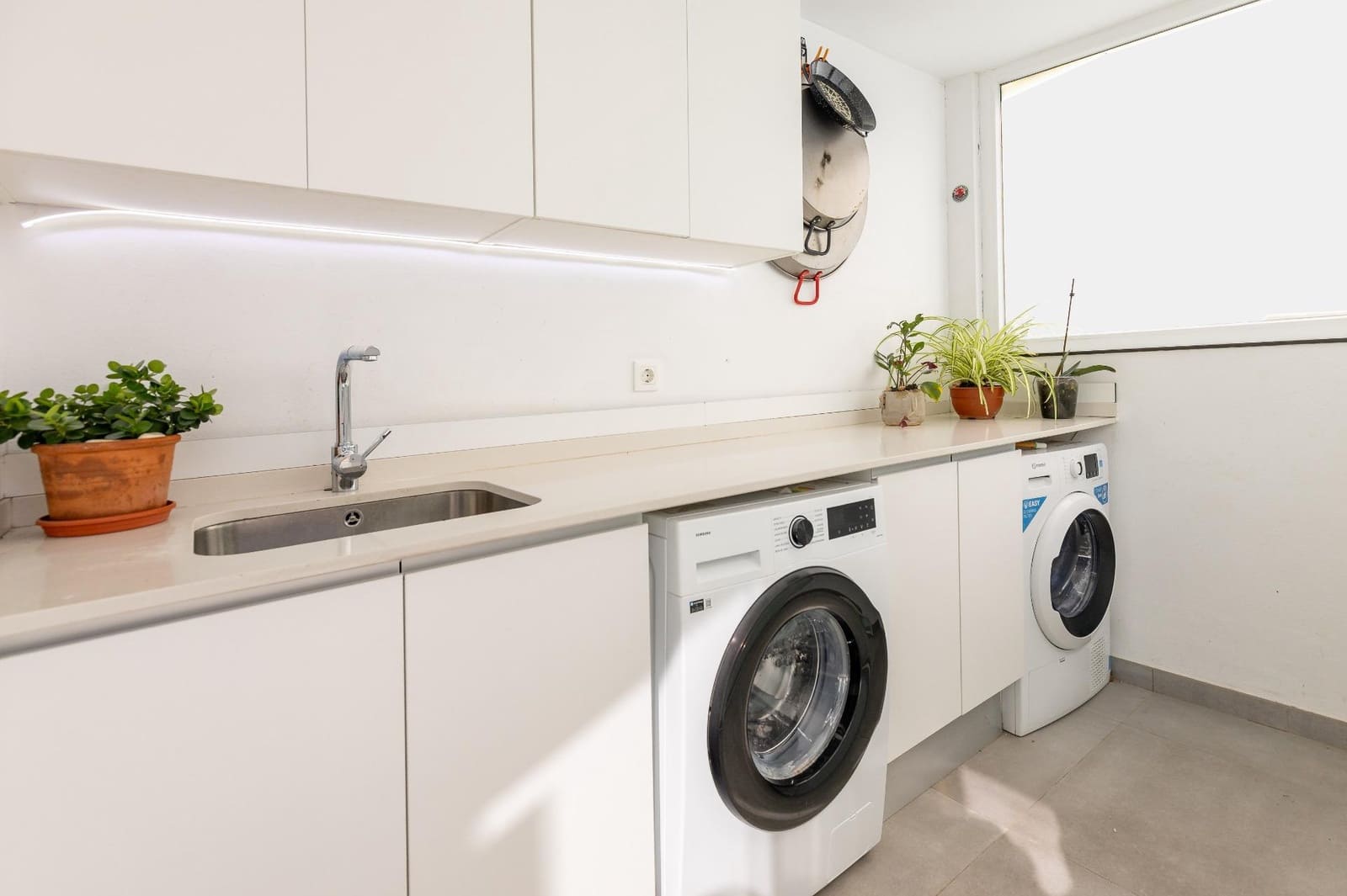3 sypialnia Dom szeregowy na sprzedaż w Miasto Walencja z basenem garażem - 850 000 € (Ref: 10173891)
