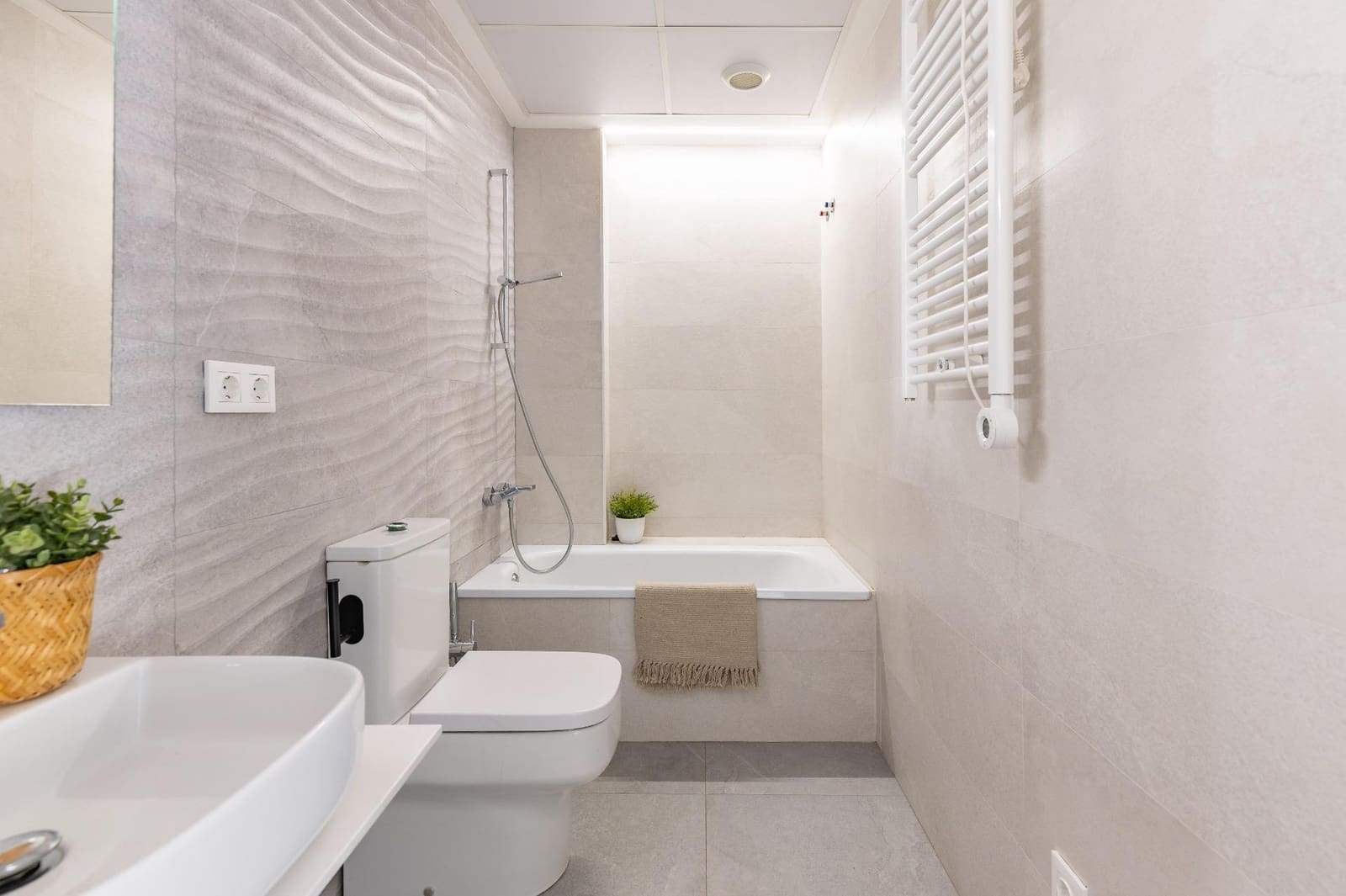 3 sypialnia Dom szeregowy na sprzedaż w Miasto Walencja z basenem garażem - 850 000 € (Ref: 10173891)