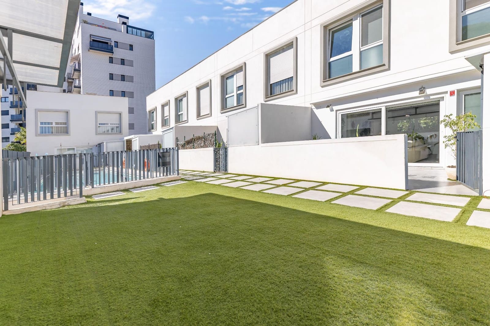 3 sypialnia Dom szeregowy na sprzedaż w Miasto Walencja z basenem garażem - 850 000 € (Ref: 10173891)