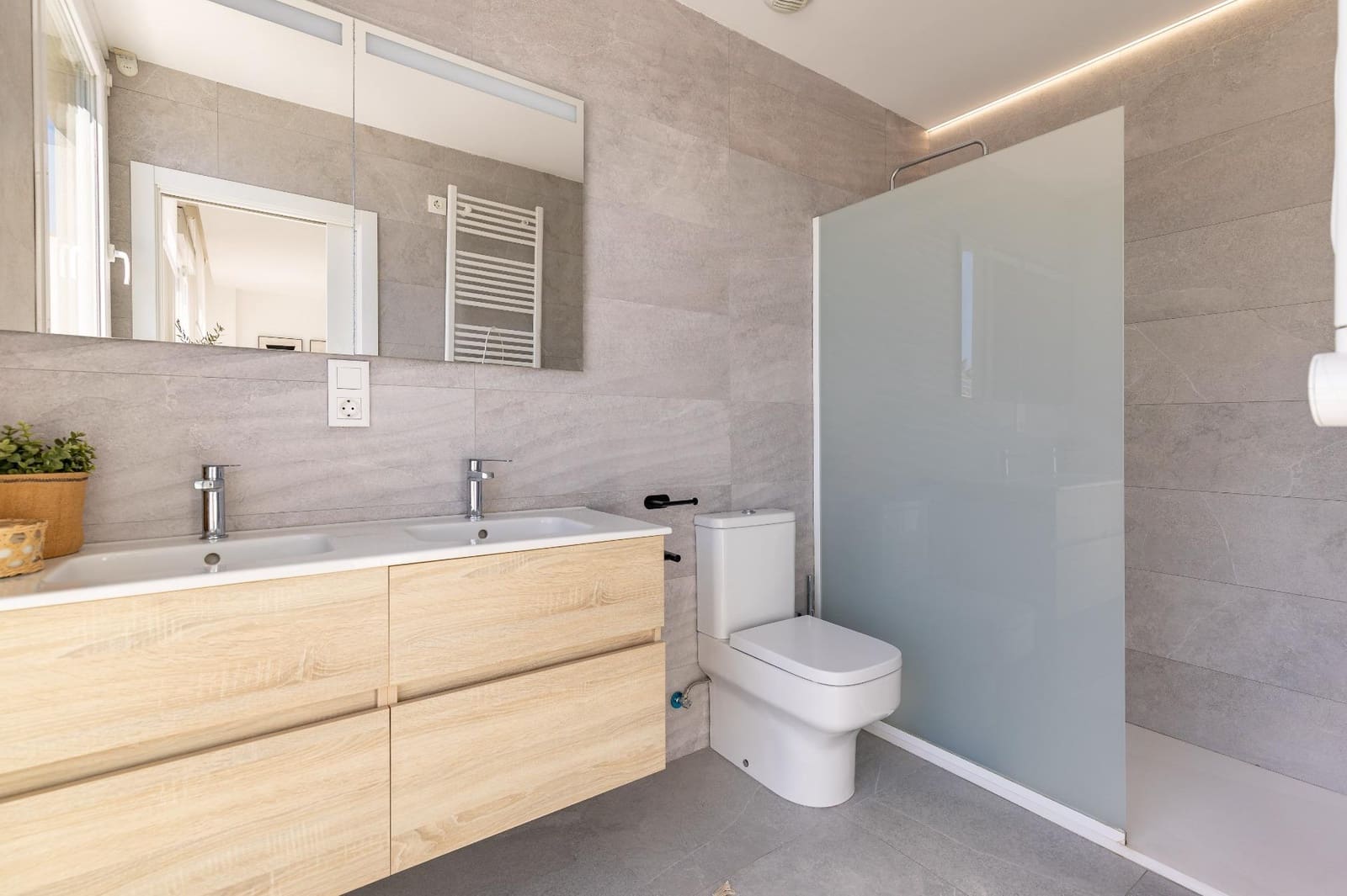 3 sypialnia Dom szeregowy na sprzedaż w Miasto Walencja z basenem garażem - 850 000 € (Ref: 10173891)