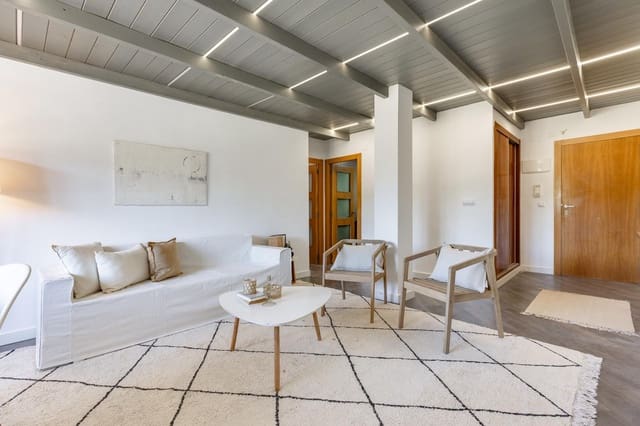 3 bedroom Flat for sale in Alberic - € 130,000 (Ref: 10187080)