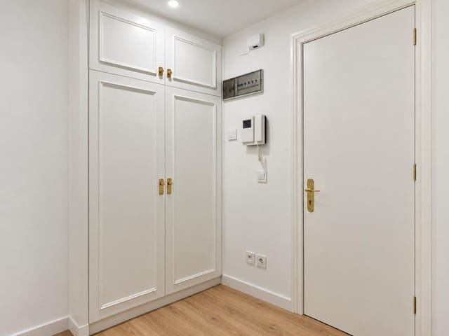 1 soverom Leilighet til leie i Rocafort med garasje - € 1 000 (Ref: 10187082)