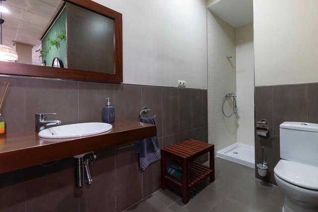 Commercial for sale in Moncada - € 197,000 (Ref: 8268342)