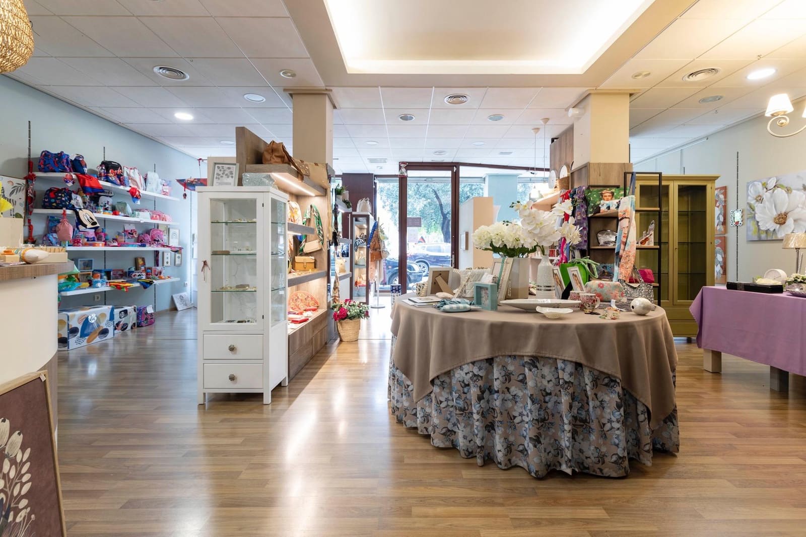 Erhverv til salg i Moncada - € 197.000 (Ref: 8268342)