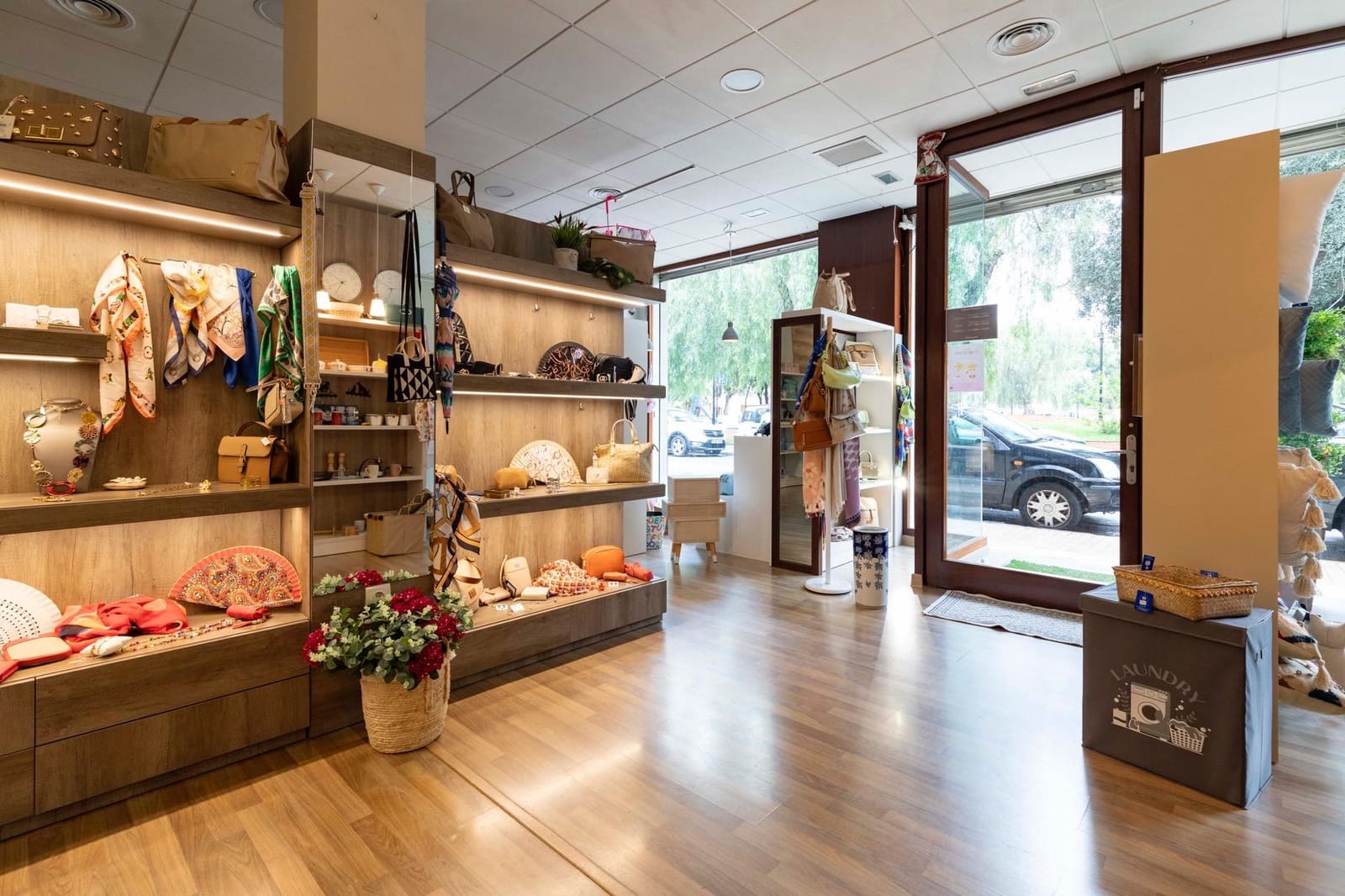 Erhverv til salg i Moncada - € 197.000 (Ref: 8268342)