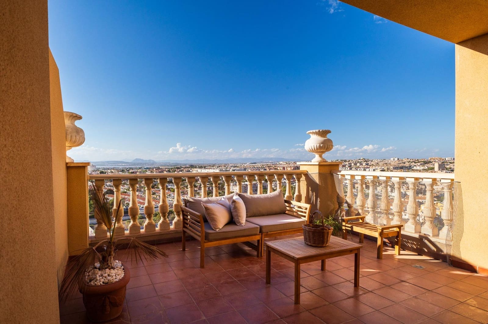 3 quarto Penthouse para venda em Torrevieja com piscina garagem - 480 000 € (Ref: 8591050)