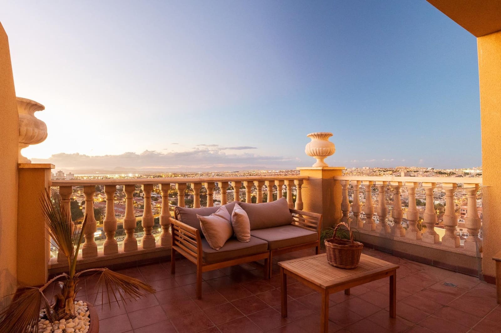 3 quarto Penthouse para venda em Torrevieja com piscina garagem - 480 000 € (Ref: 8591050)