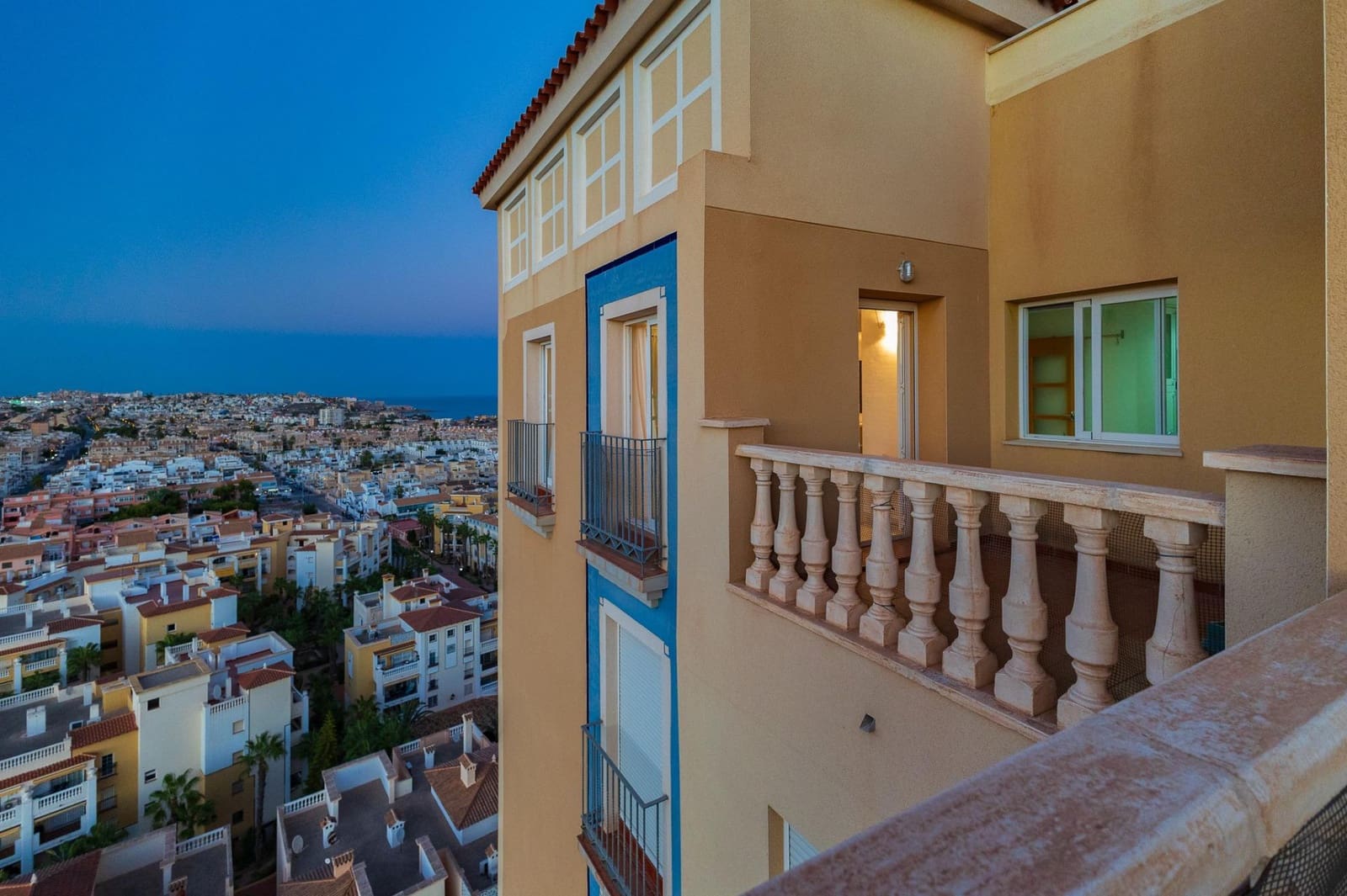 3 quarto Penthouse para venda em Torrevieja com piscina garagem - 480 000 € (Ref: 8591050)