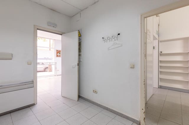 Commercieel te huur in La Petxina, Valencia stad - € 1.100 (Ref: 8778679)