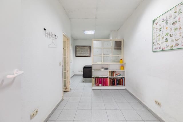 Commercieel te huur in La Petxina, Valencia stad - € 1.100 (Ref: 8778679)