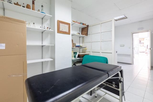 Commercieel te huur in La Petxina, Valencia stad - € 1.100 (Ref: 8778679)