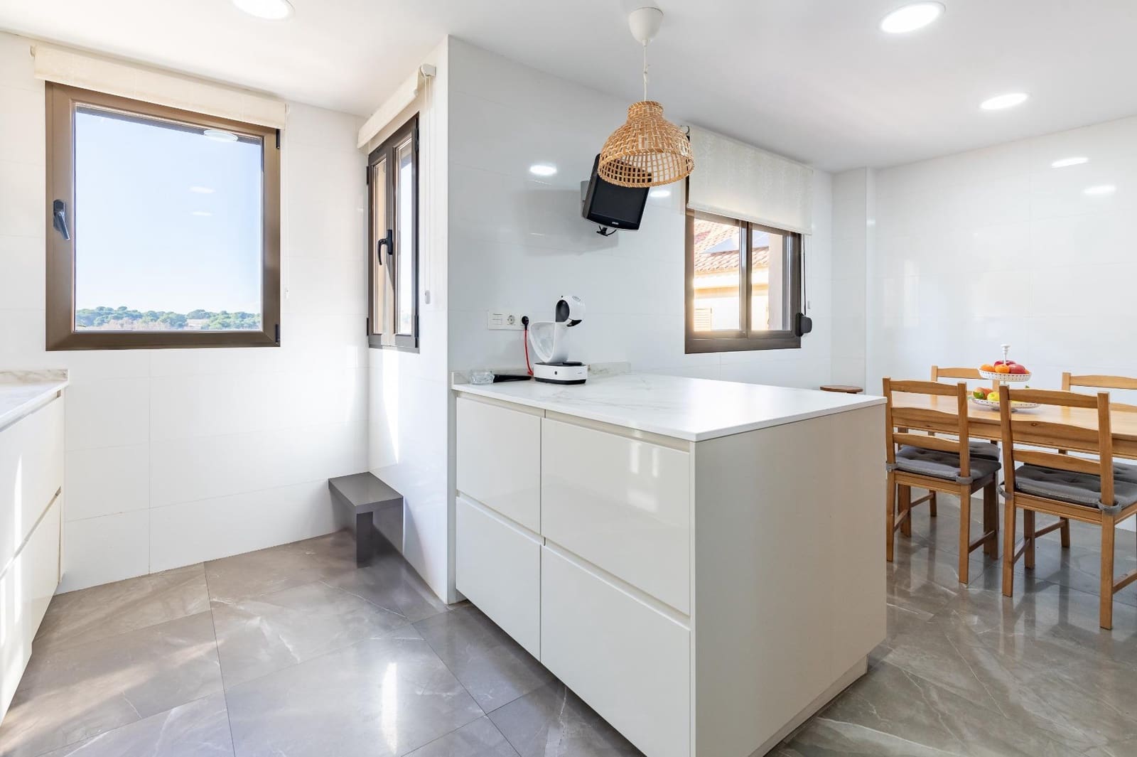 5 soveværelse Rækkehus til salg i Paterna med swimmingpool garage - € 450.000 (Ref: 8792530)