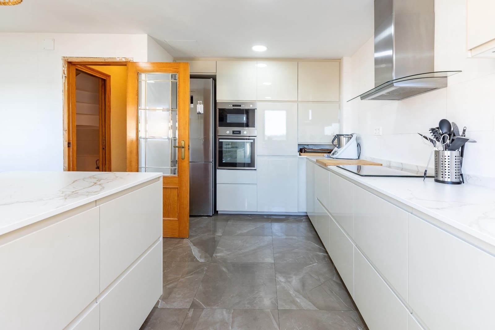 5 soveværelse Rækkehus til salg i Paterna med swimmingpool garage - € 450.000 (Ref: 8792530)