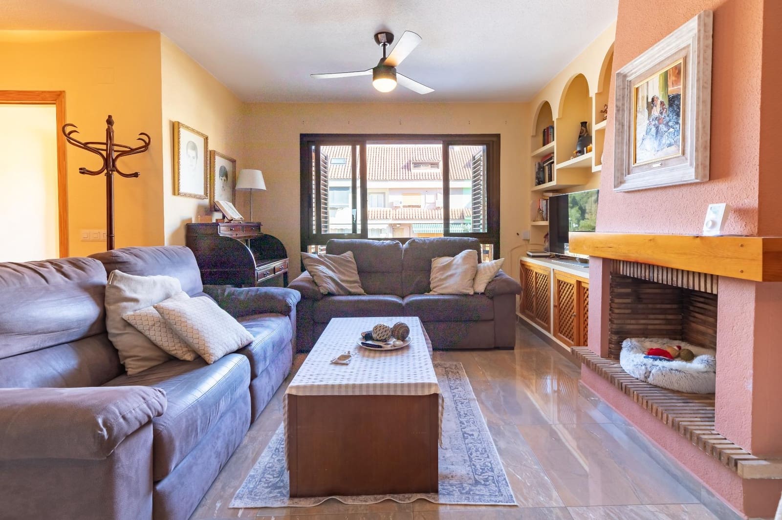 5 soveværelse Rækkehus til salg i Paterna med swimmingpool garage - € 450.000 (Ref: 8792530)