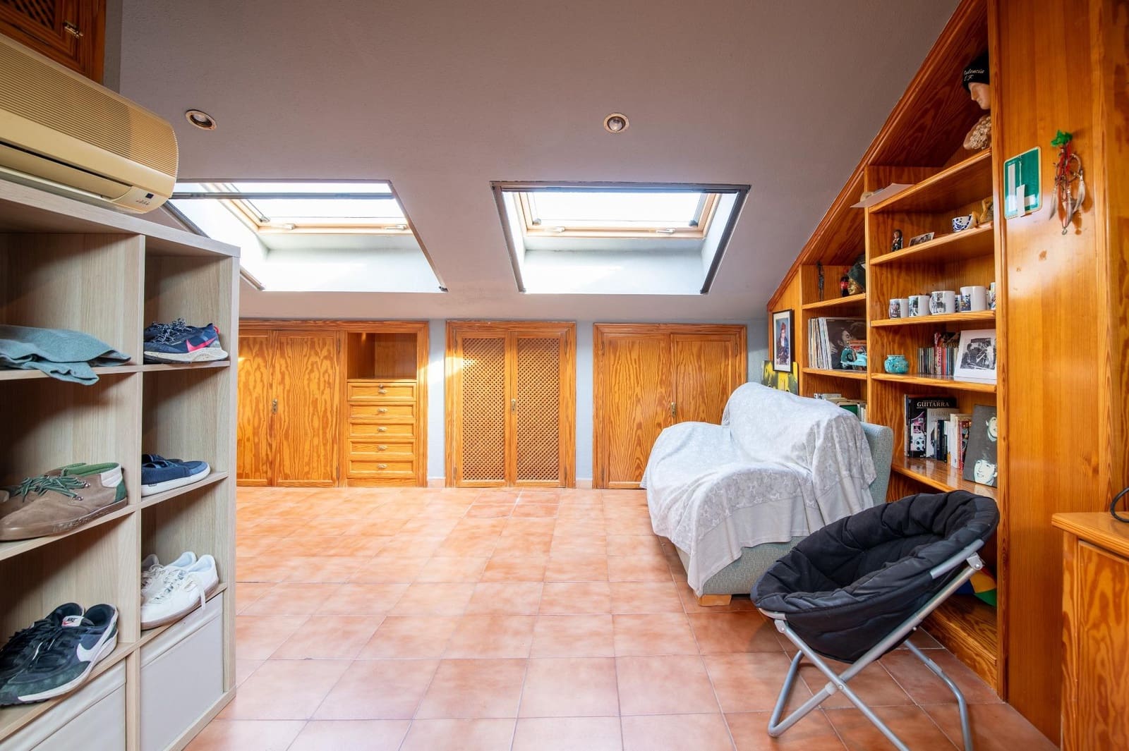 5 soveværelse Rækkehus til salg i Paterna med swimmingpool garage - € 450.000 (Ref: 8792530)