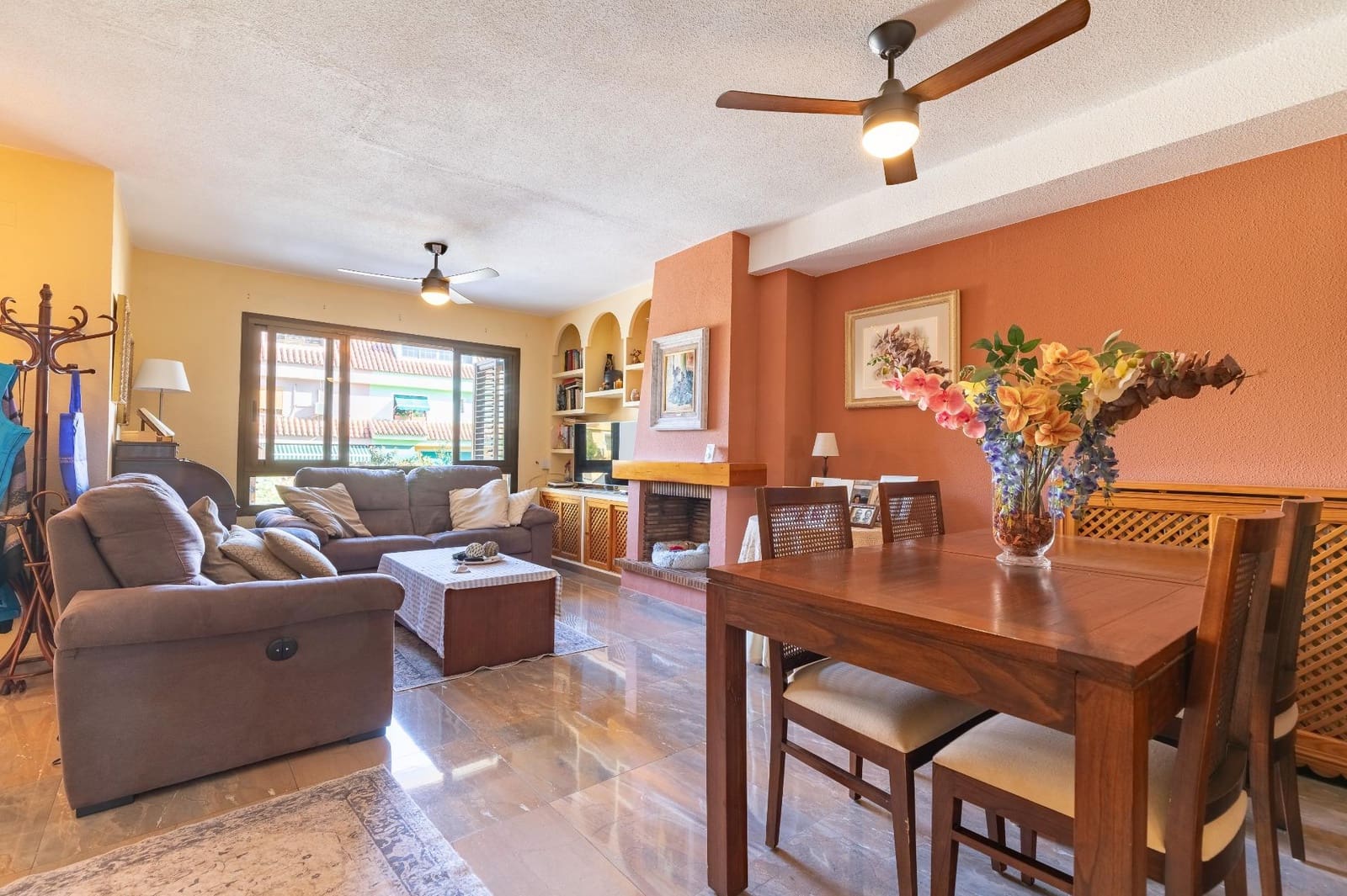 5 soveværelse Rækkehus til salg i Paterna med swimmingpool garage - € 450.000 (Ref: 8792530)