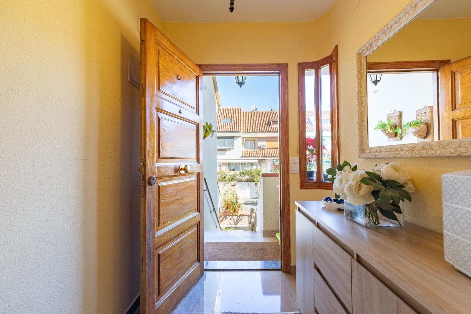 5 soveværelse Rækkehus til salg i Paterna med swimmingpool garage - € 450.000 (Ref: 8792530)