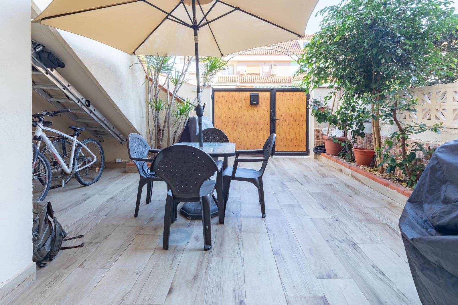 5 soveværelse Rækkehus til salg i Paterna med swimmingpool garage - € 450.000 (Ref: 8792530)