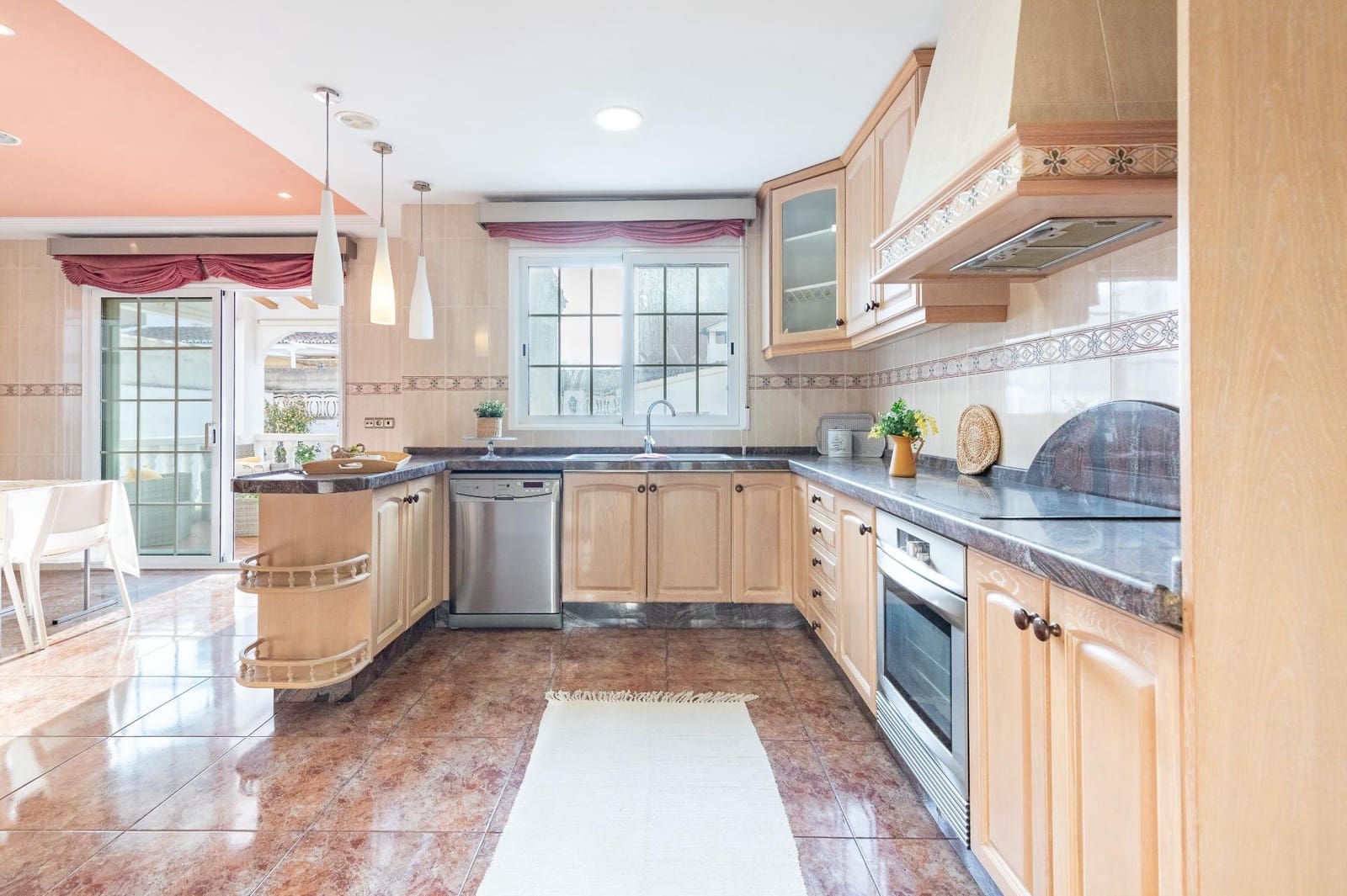 5 soveværelse Rækkehus til salg i Canals med garage - € 360.000 (Ref: 8827709)