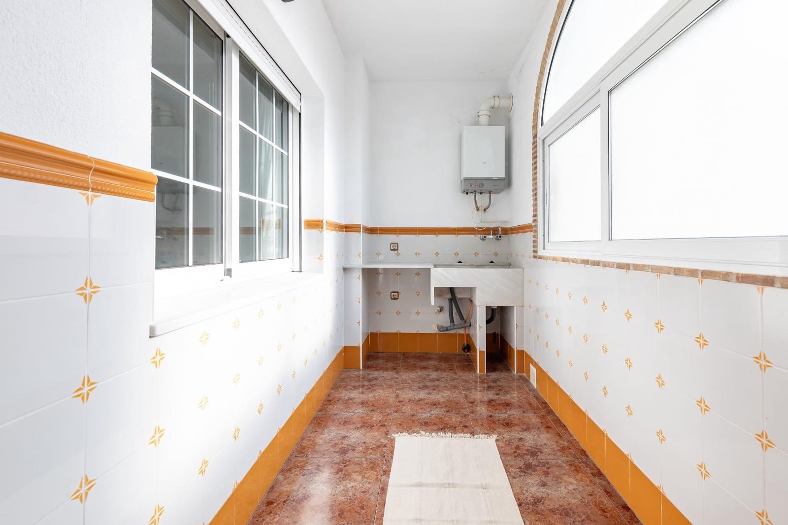 5 soveværelse Rækkehus til salg i Canals med garage - € 360.000 (Ref: 8827709)