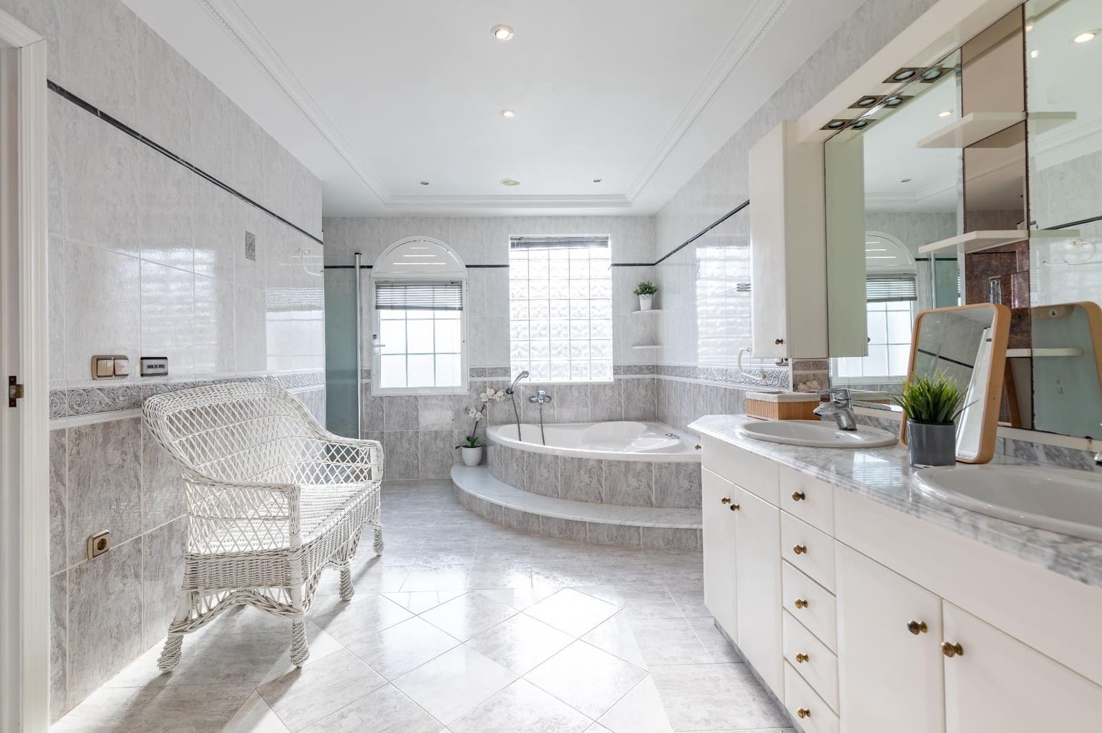 5 soveværelse Rækkehus til salg i Canals med garage - € 360.000 (Ref: 8827709)