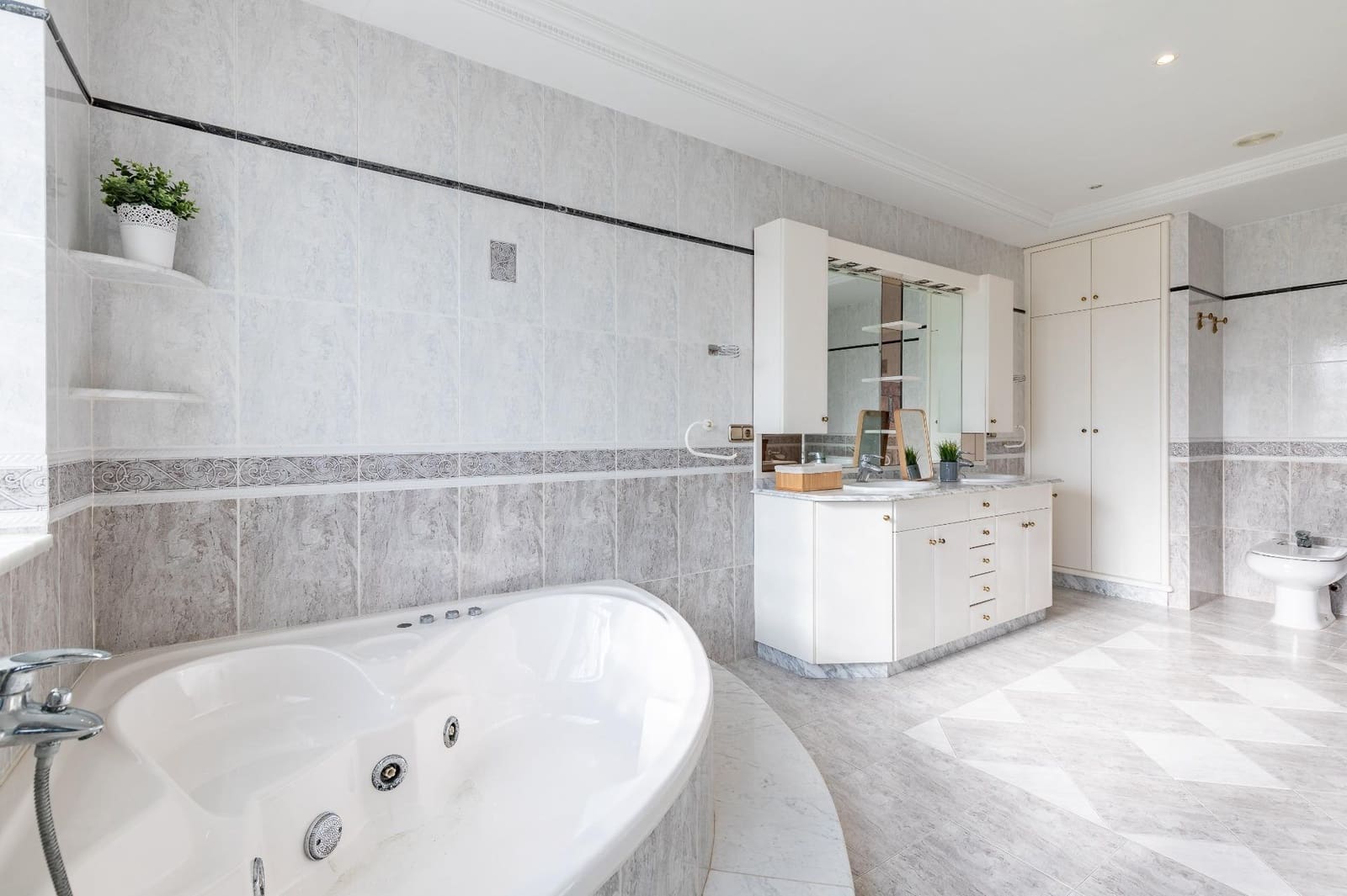 5 soveværelse Rækkehus til salg i Canals med garage - € 360.000 (Ref: 8827709)