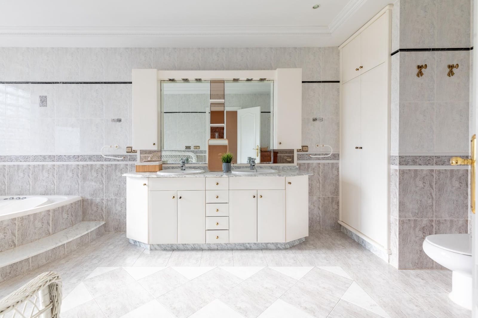 5 soveværelse Rækkehus til salg i Canals med garage - € 360.000 (Ref: 8827709)