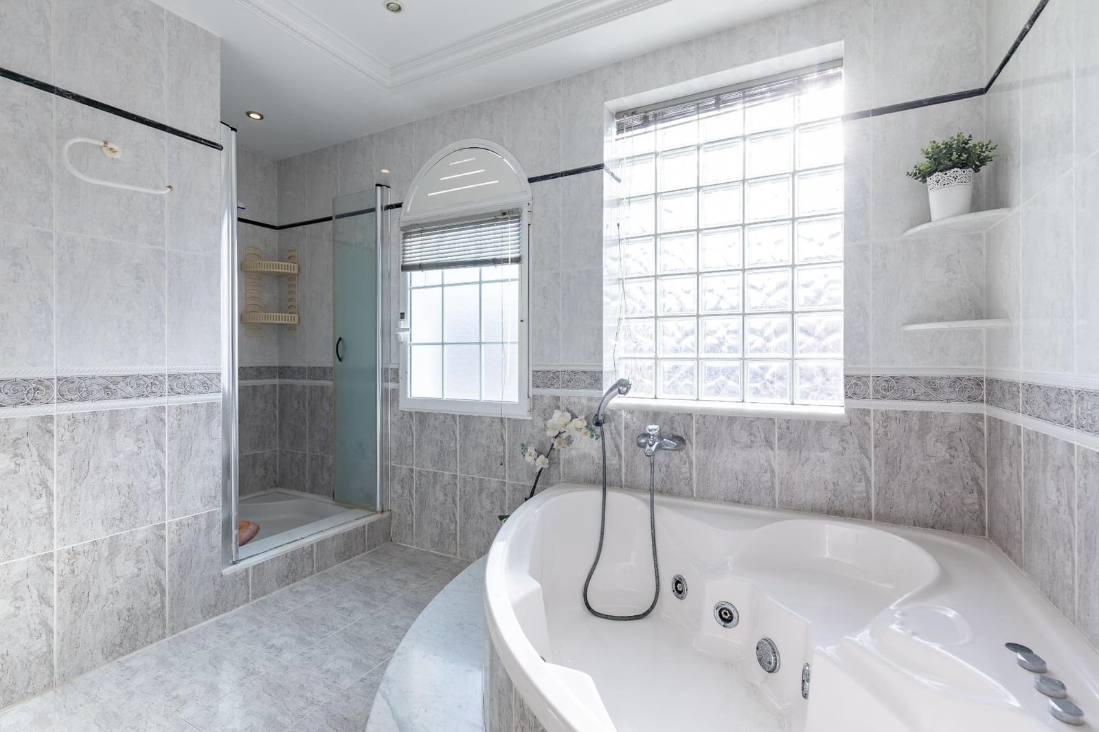 5 soveværelse Rækkehus til salg i Canals med garage - € 360.000 (Ref: 8827709)