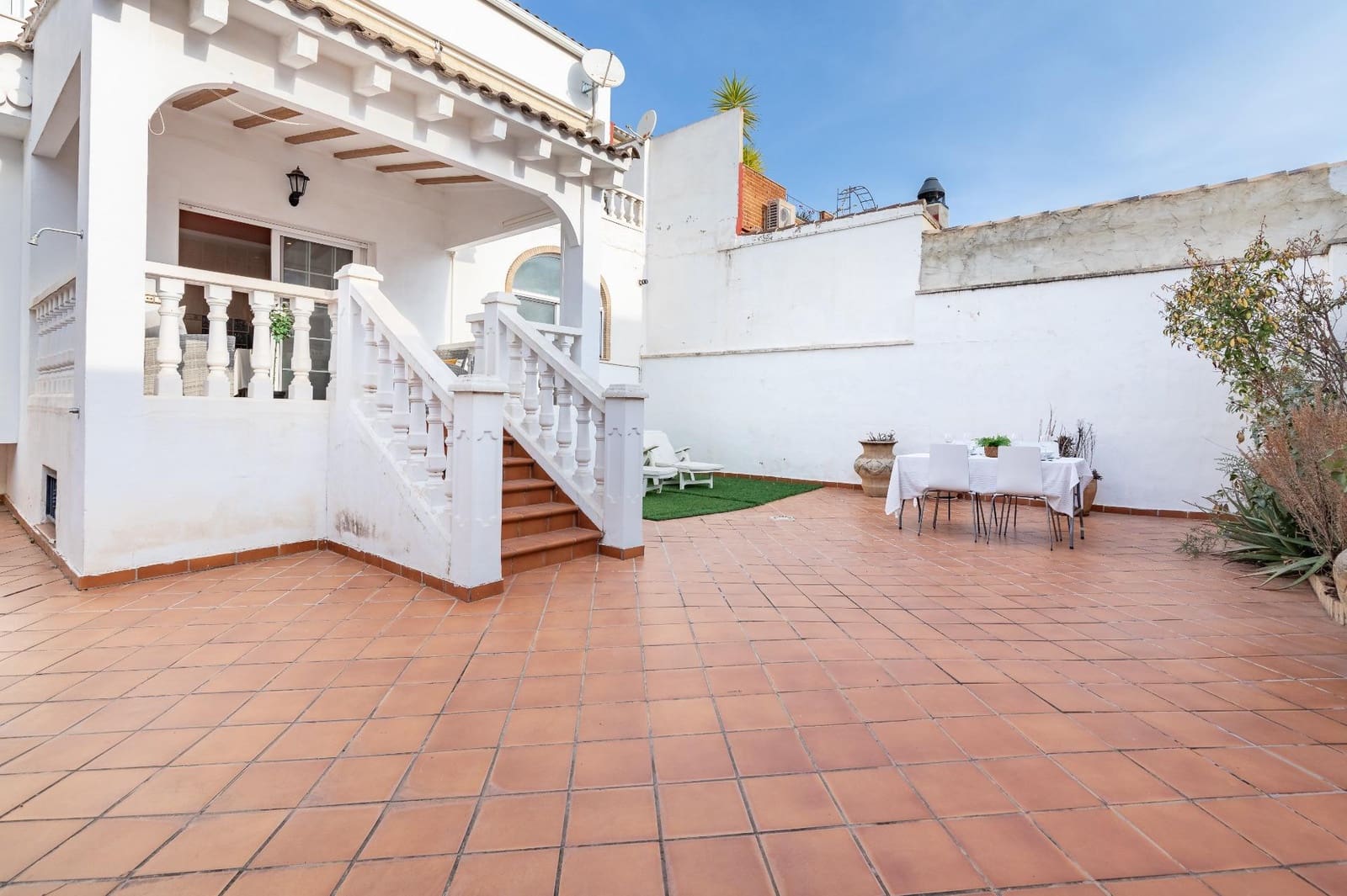 5 soveværelse Rækkehus til salg i Canals med garage - € 360.000 (Ref: 8827709)