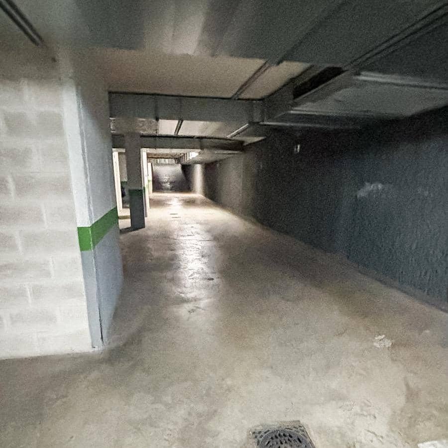 Garage til salg i Valencia by - € 18.000 (Ref: 8938867)