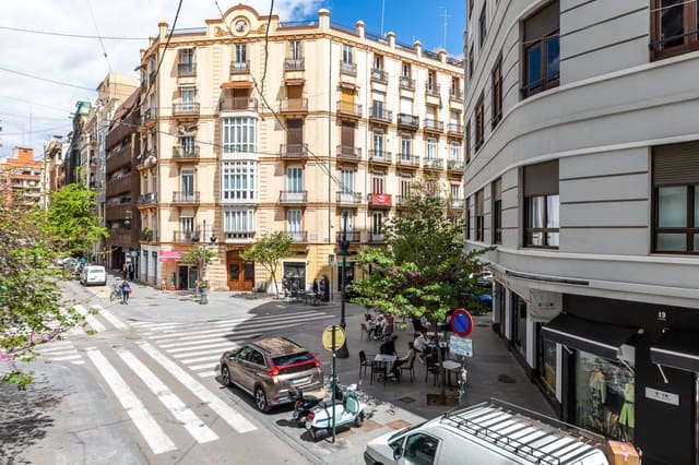 3 slaapkamer Flat te koop in El Pla del Remei, Valencia stad met garage - € 850.000 (Ref: 9023799)