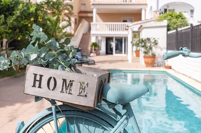 4 soveværelse Villa til salg i Oliva Nova, Oliva - € 480.000 (Ref: 9075836)