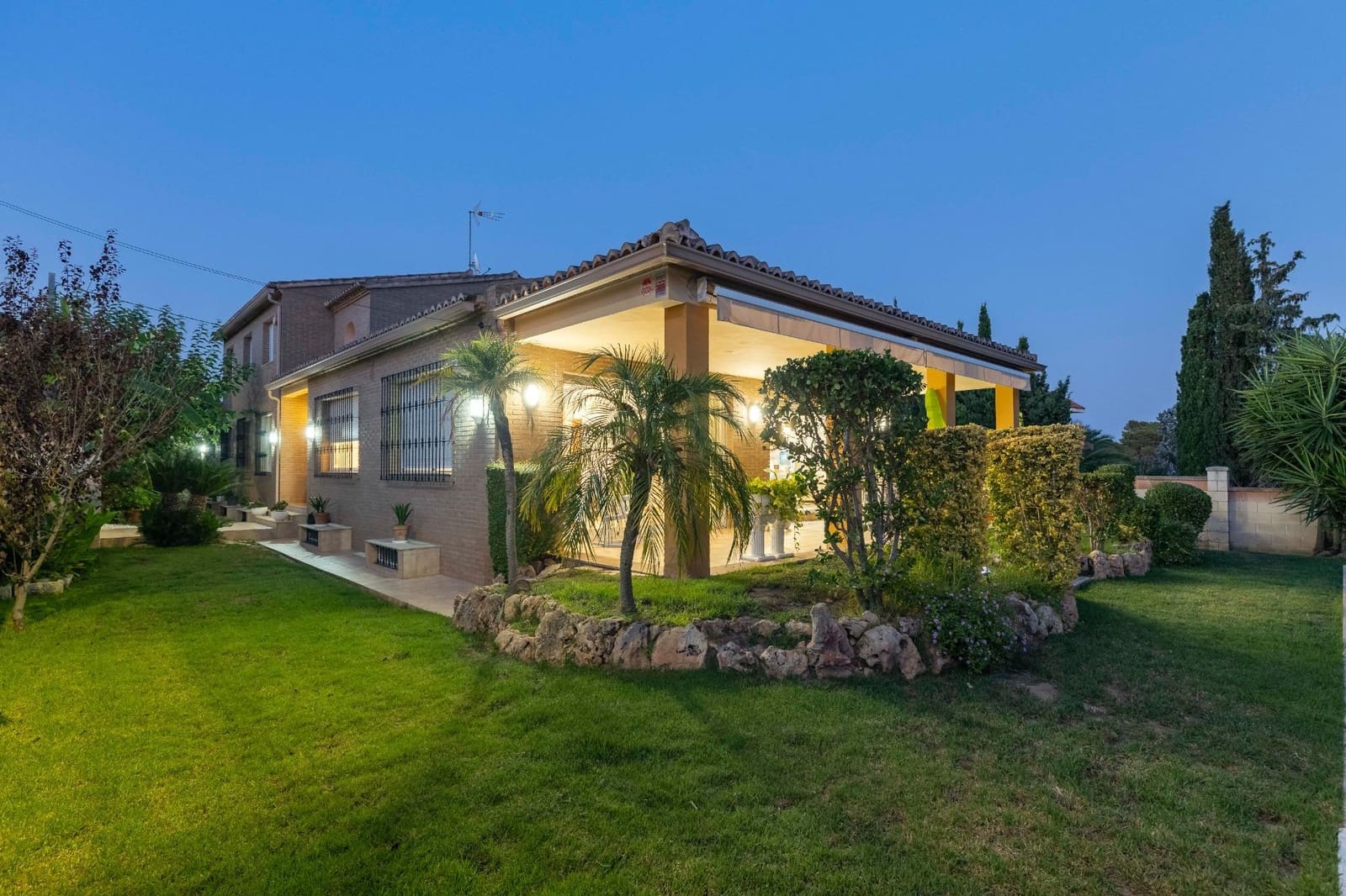 5 soverom Villa til salgs i L'Eliana med svømmebasseng garasje - € 1 100 000 (Ref: 9176600)