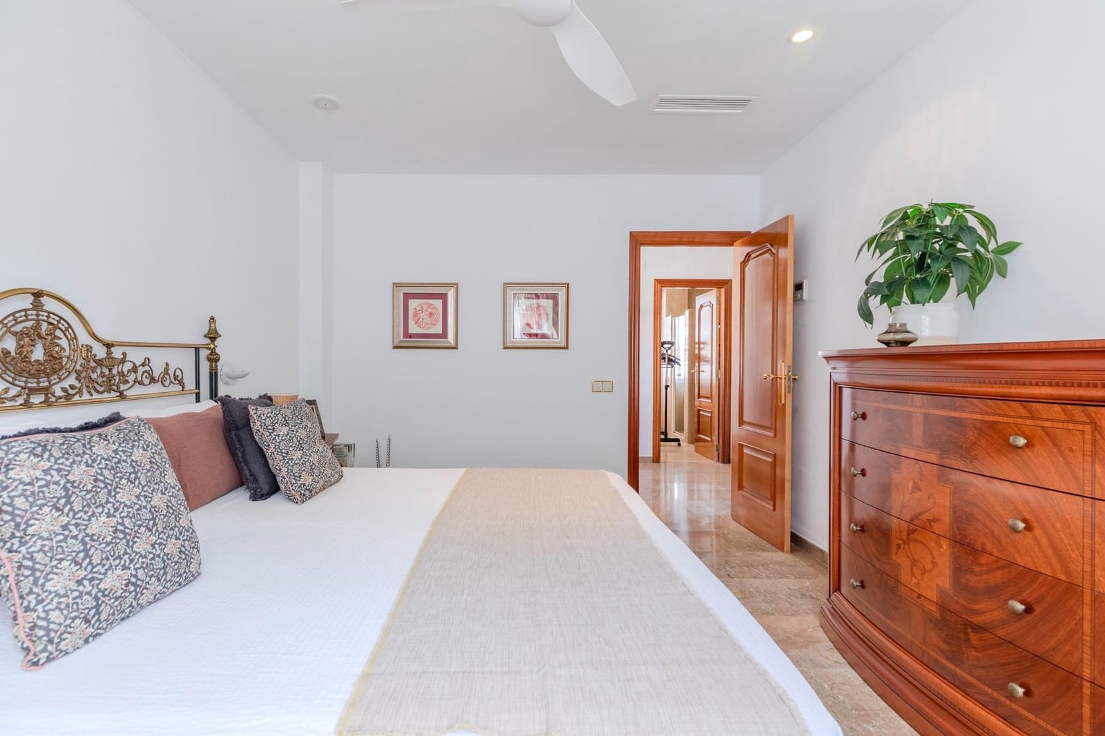 5 soverom Villa til salgs i L'Eliana med svømmebasseng garasje - € 1 100 000 (Ref: 9176600)