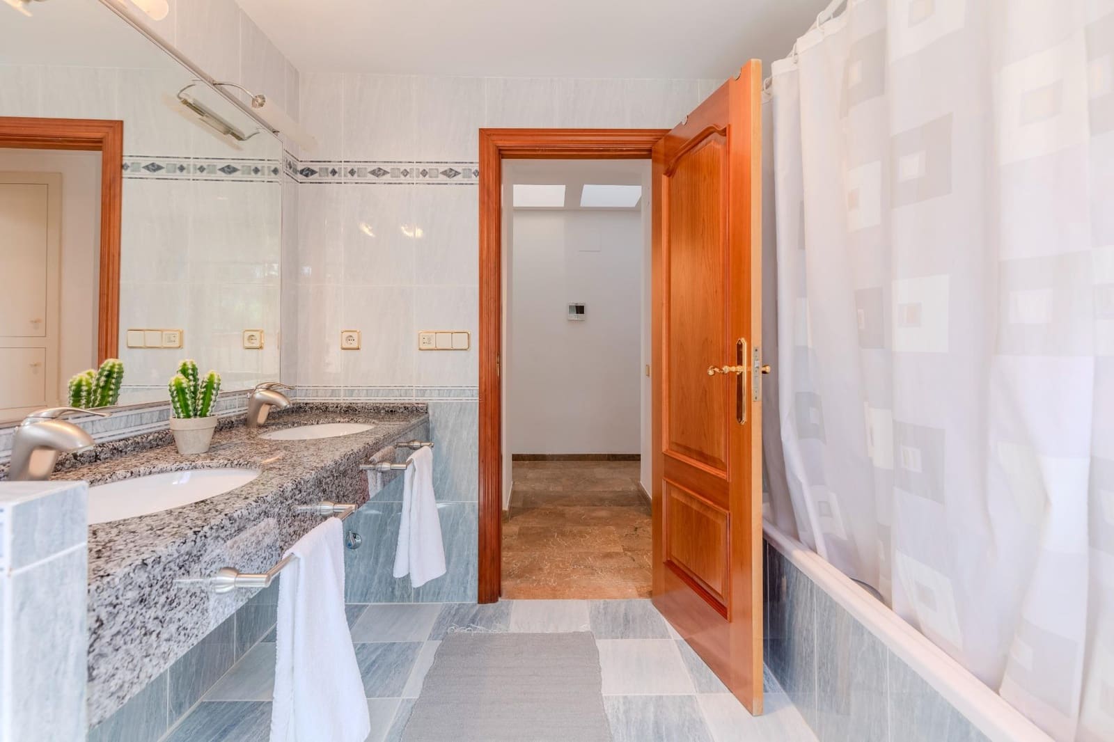 5 soverom Villa til salgs i L'Eliana med svømmebasseng garasje - € 1 100 000 (Ref: 9176600)