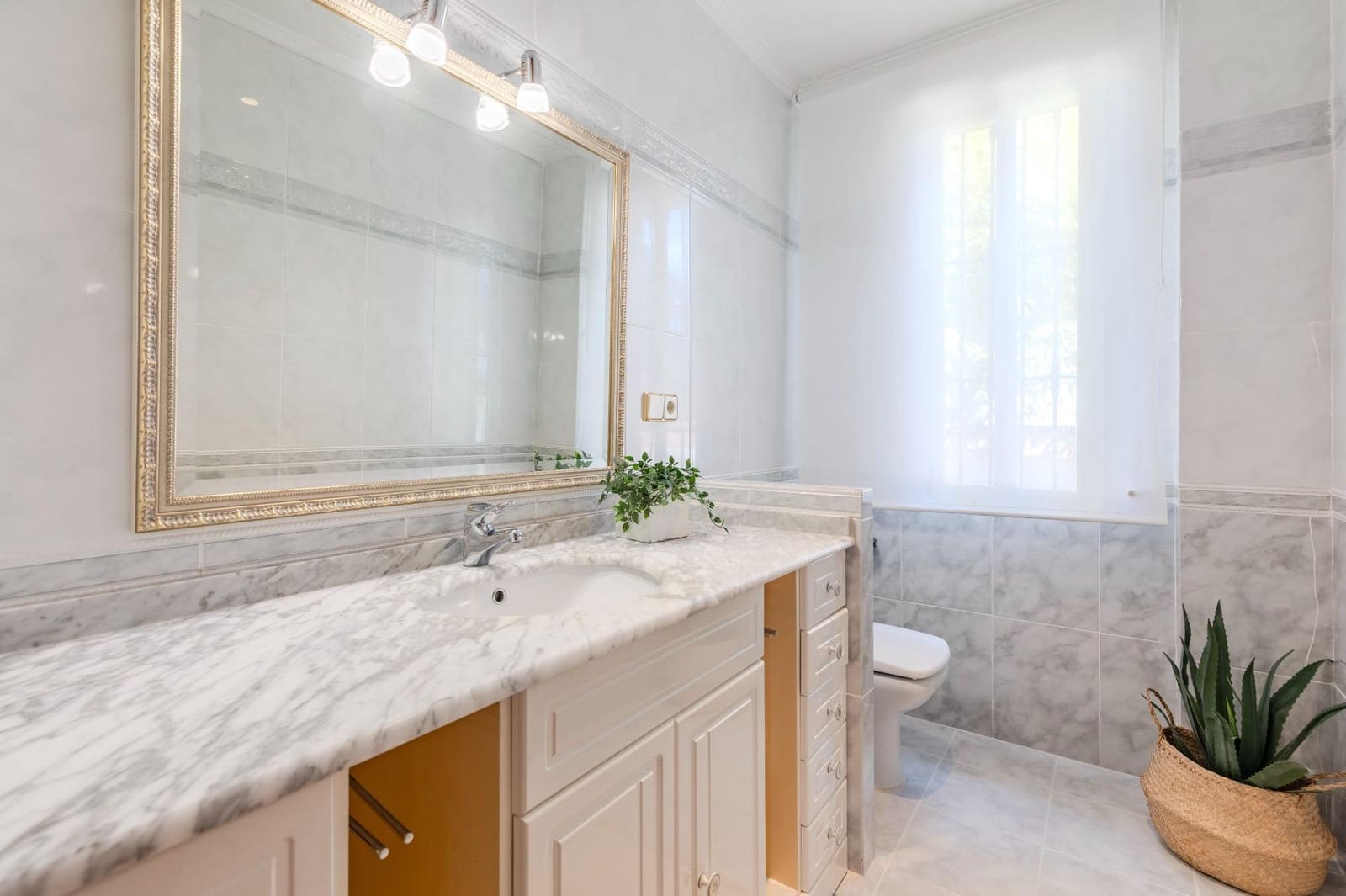 5 soverom Villa til salgs i L'Eliana med svømmebasseng garasje - € 1 100 000 (Ref: 9176600)