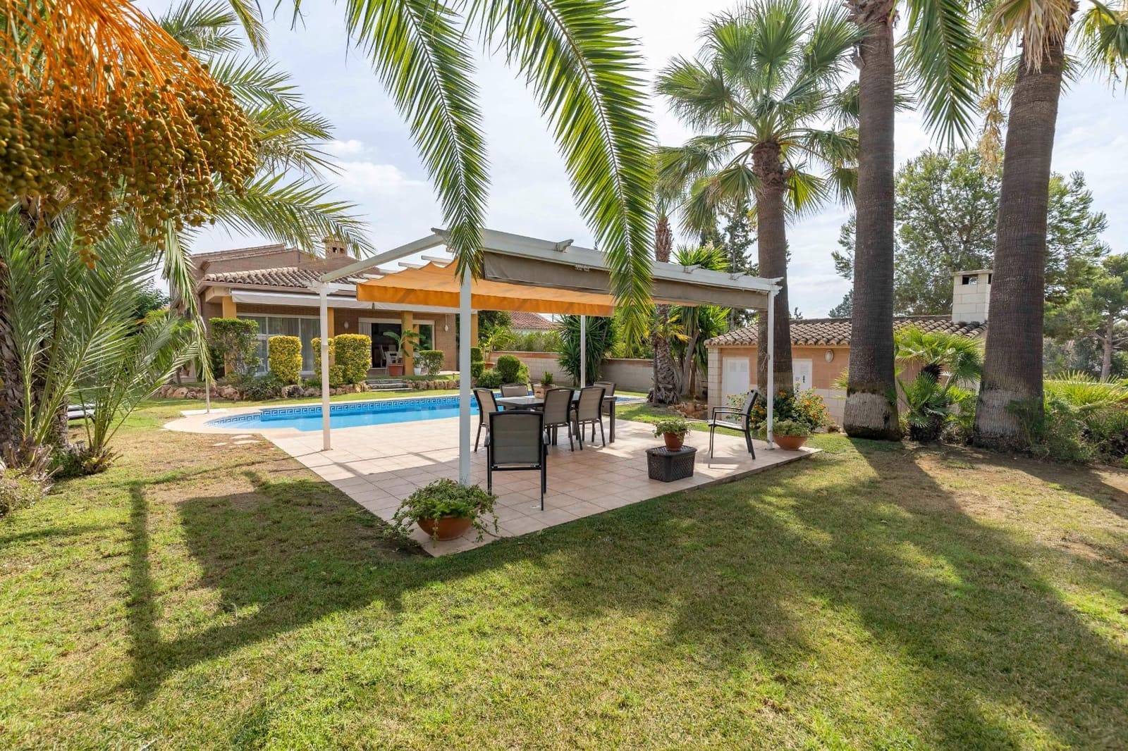 5 soverom Villa til salgs i L'Eliana med svømmebasseng garasje - € 1 100 000 (Ref: 9176600)