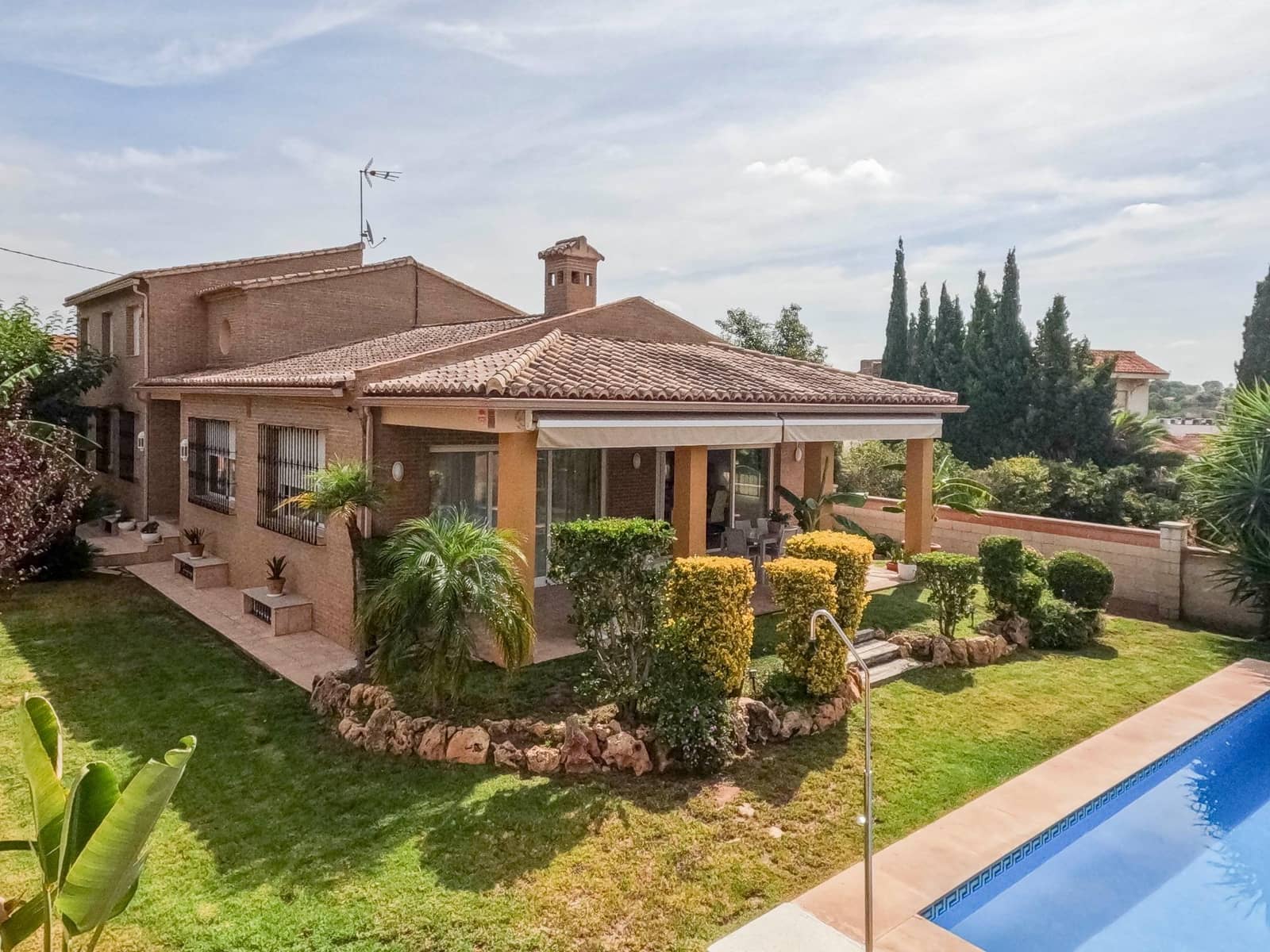 5 soverom Villa til salgs i L'Eliana med svømmebasseng garasje - € 1 100 000 (Ref: 9176600)