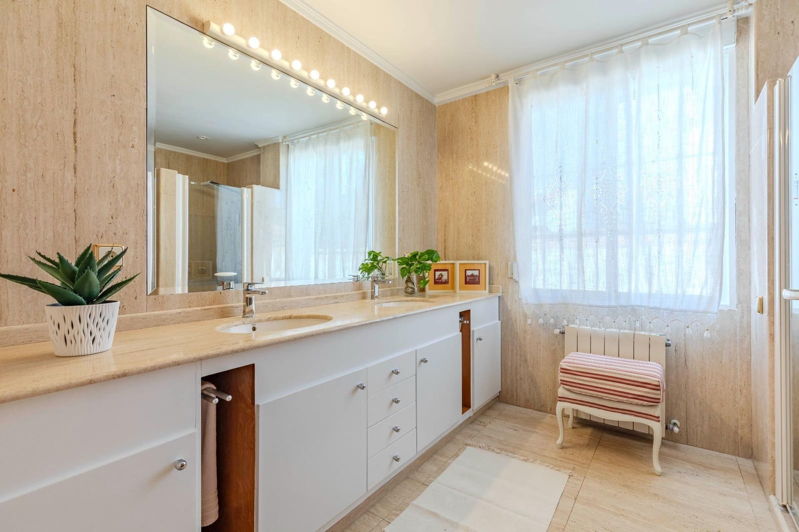 5 soverom Villa til salgs i L'Eliana med svømmebasseng garasje - € 1 100 000 (Ref: 9176600)