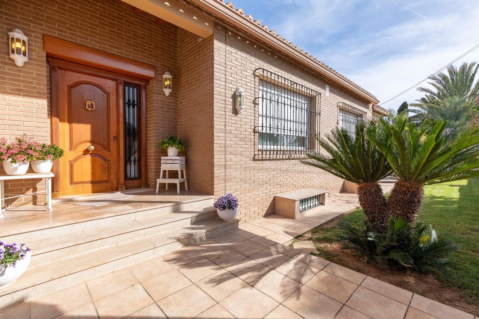 5 soverom Villa til salgs i L'Eliana med svømmebasseng garasje - € 1 100 000 (Ref: 9176600)