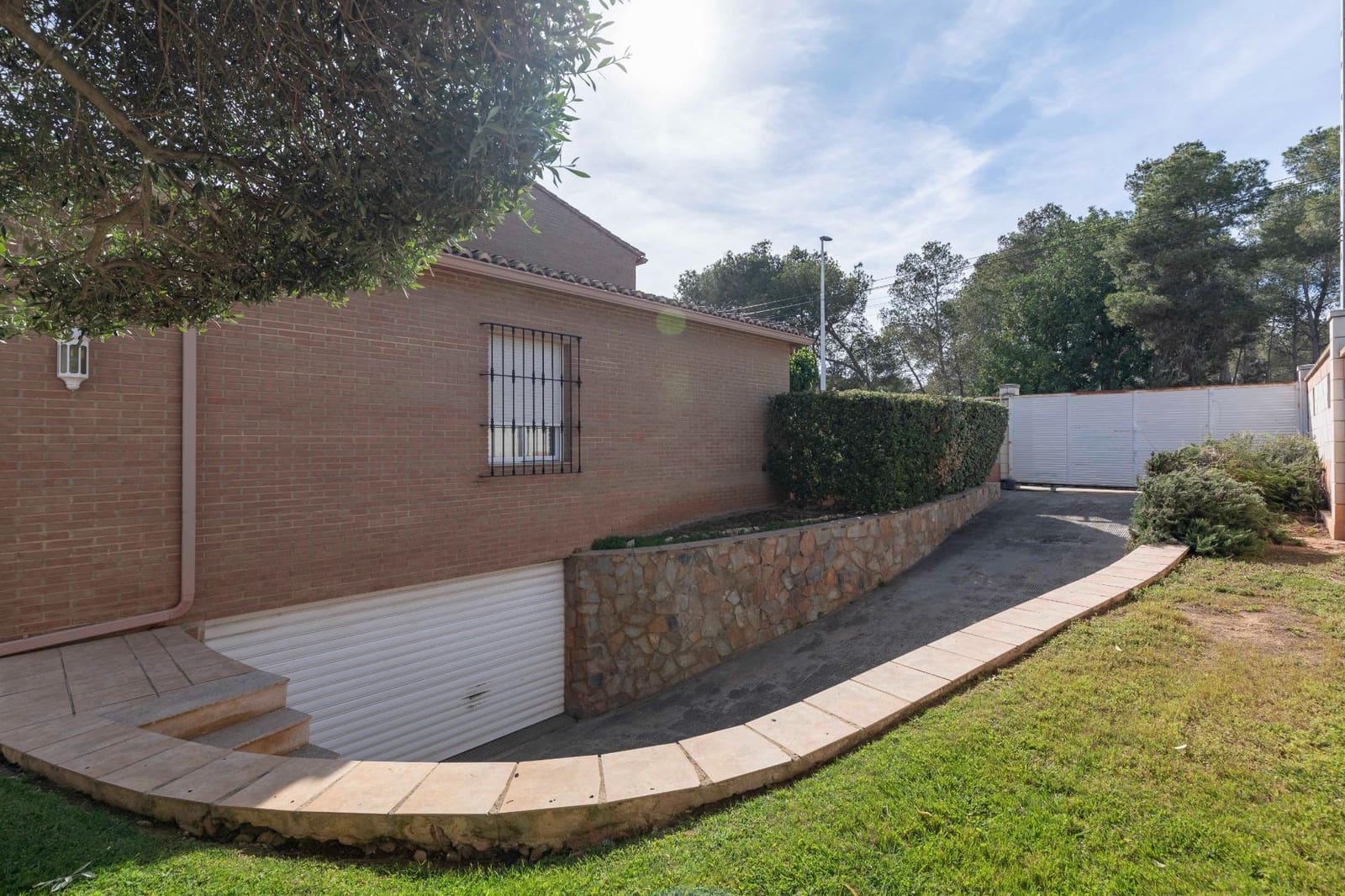 5 soverom Villa til salgs i L'Eliana med svømmebasseng garasje - € 1 100 000 (Ref: 9176600)